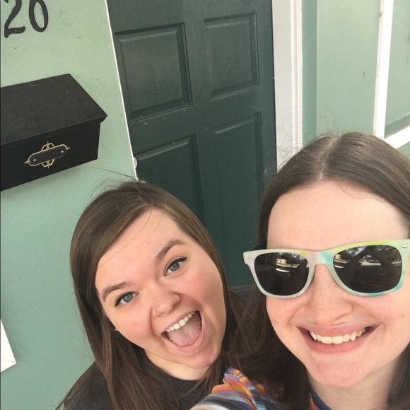 Meet your Posher, Cortney - Picture 1 of 1